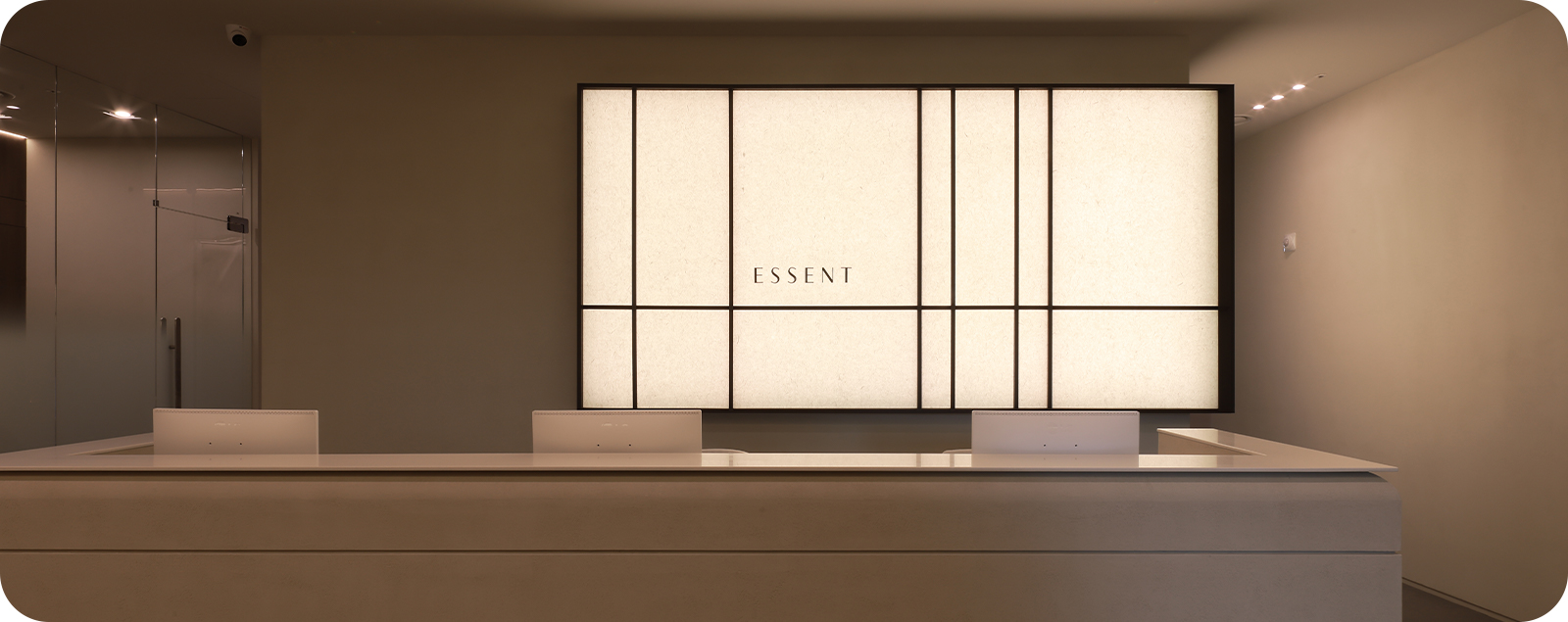 Essent Dermatology Clinicの受付カウンター